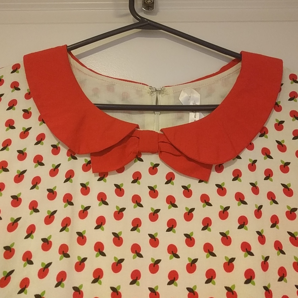 Retro style Apple print dress